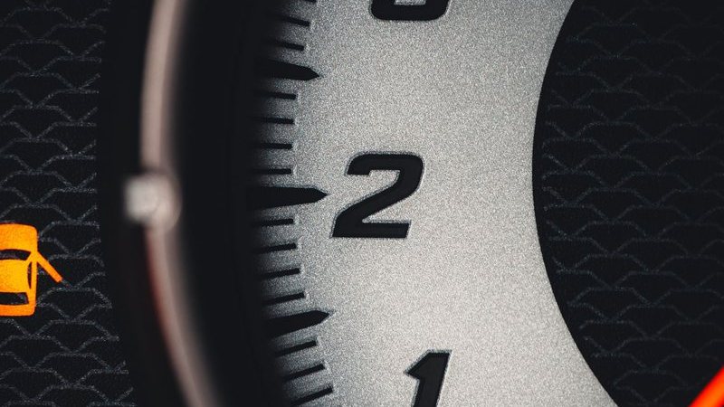 Motor uyarı lambası yandı: panik yapmadan izlenecek yol
